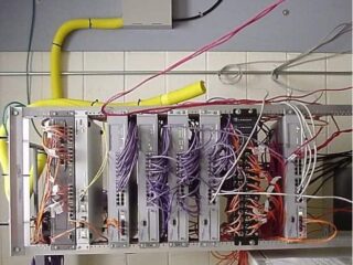 server-wires-320x240
